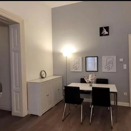 Amazing Near Opera Апартаменты *